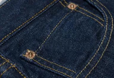 Металлические заклепки на джинсах Dockers